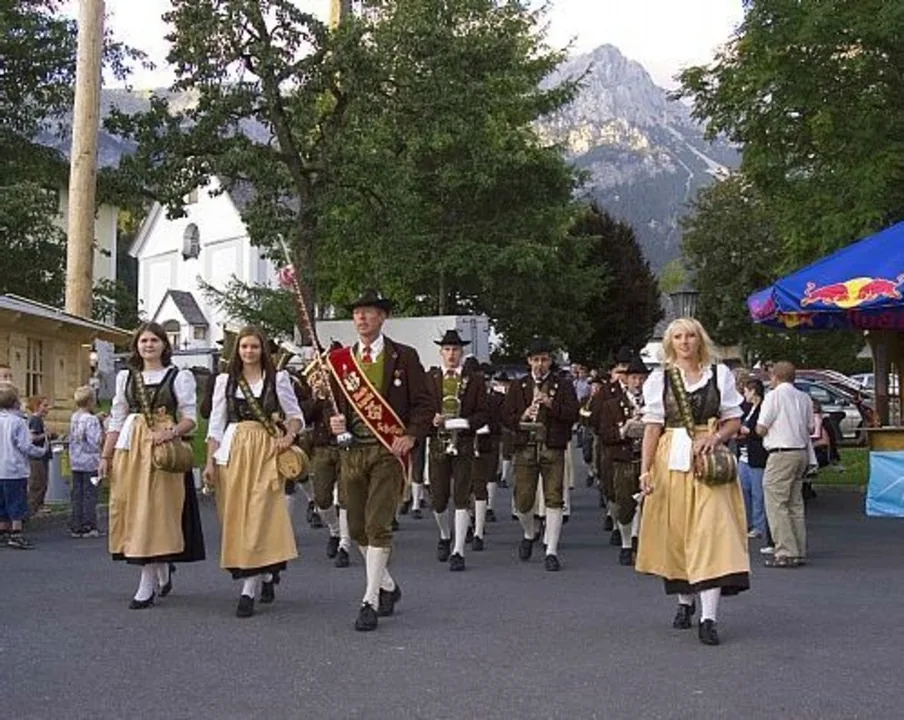 Sommersaison mit Platzkonzerten und Dorfabenden 2011