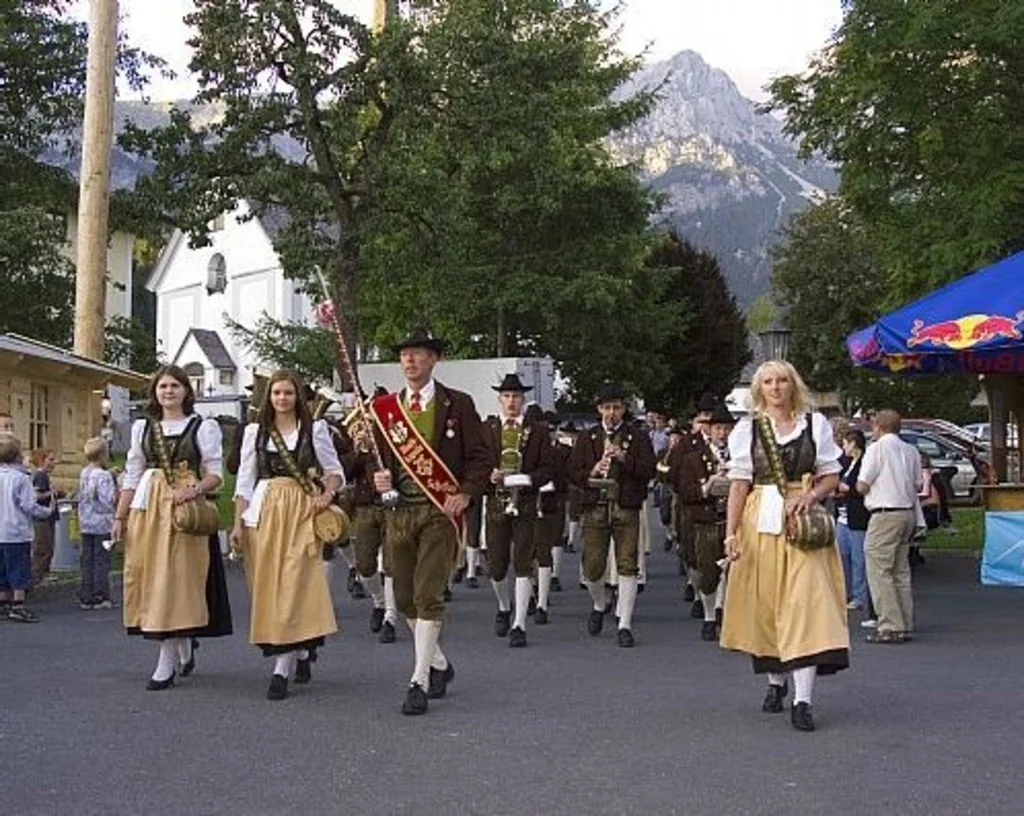 Sommersaison mit Platzkonzerten und Dorfabenden 2011